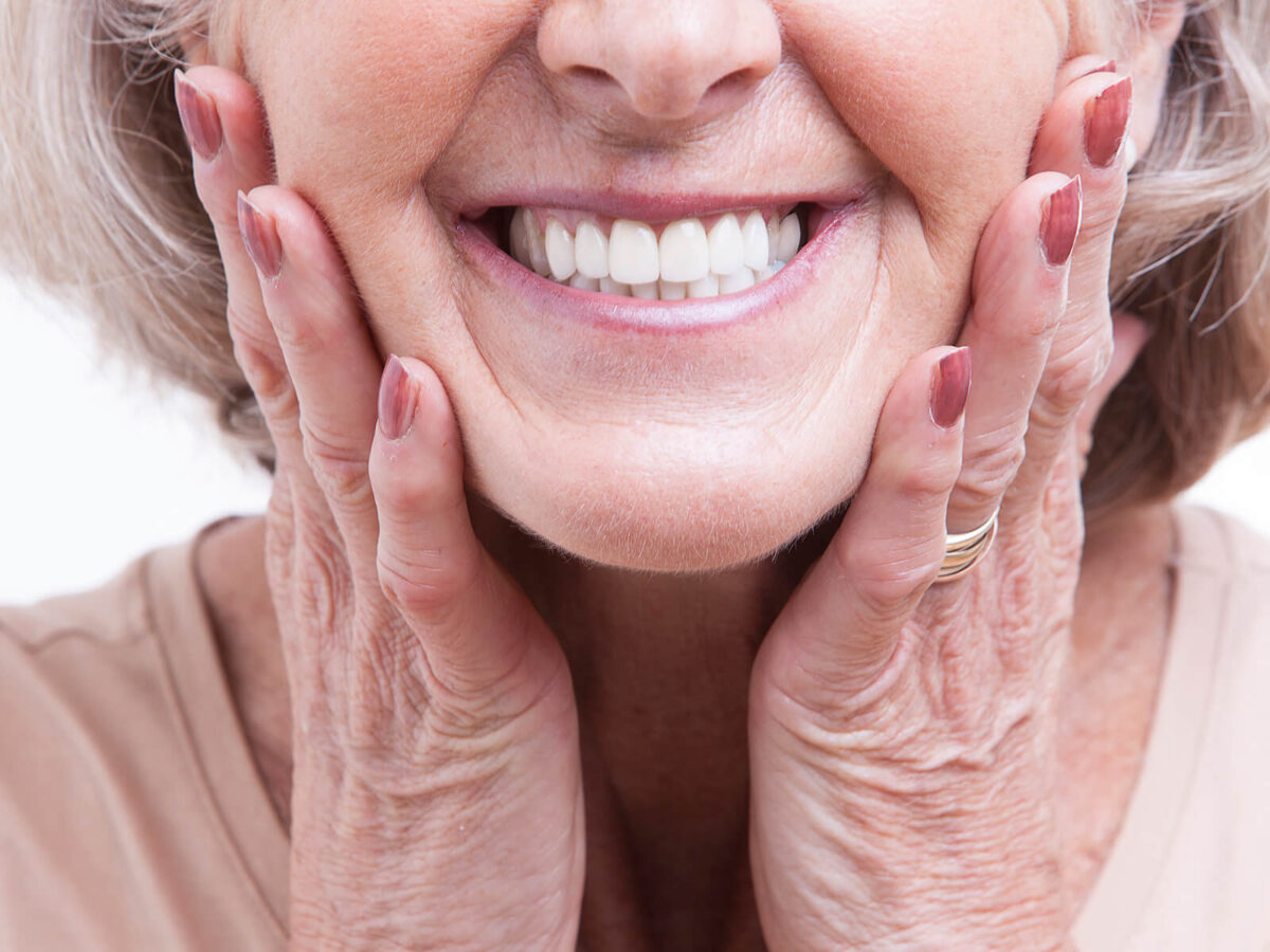 Reasons To Visit A Dental Office For Dentures